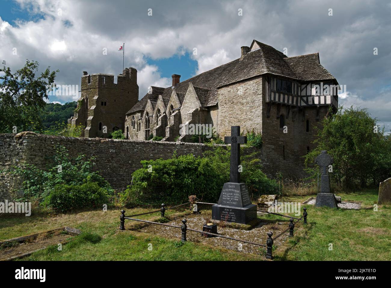 Le château de Stokesay, dans le Shropshire, est l'un des plus beaux manoir fortifié d'Angleterre. Il a été construit à la fin du 13th siècle par Laurence de Ludlow. Banque D'Images