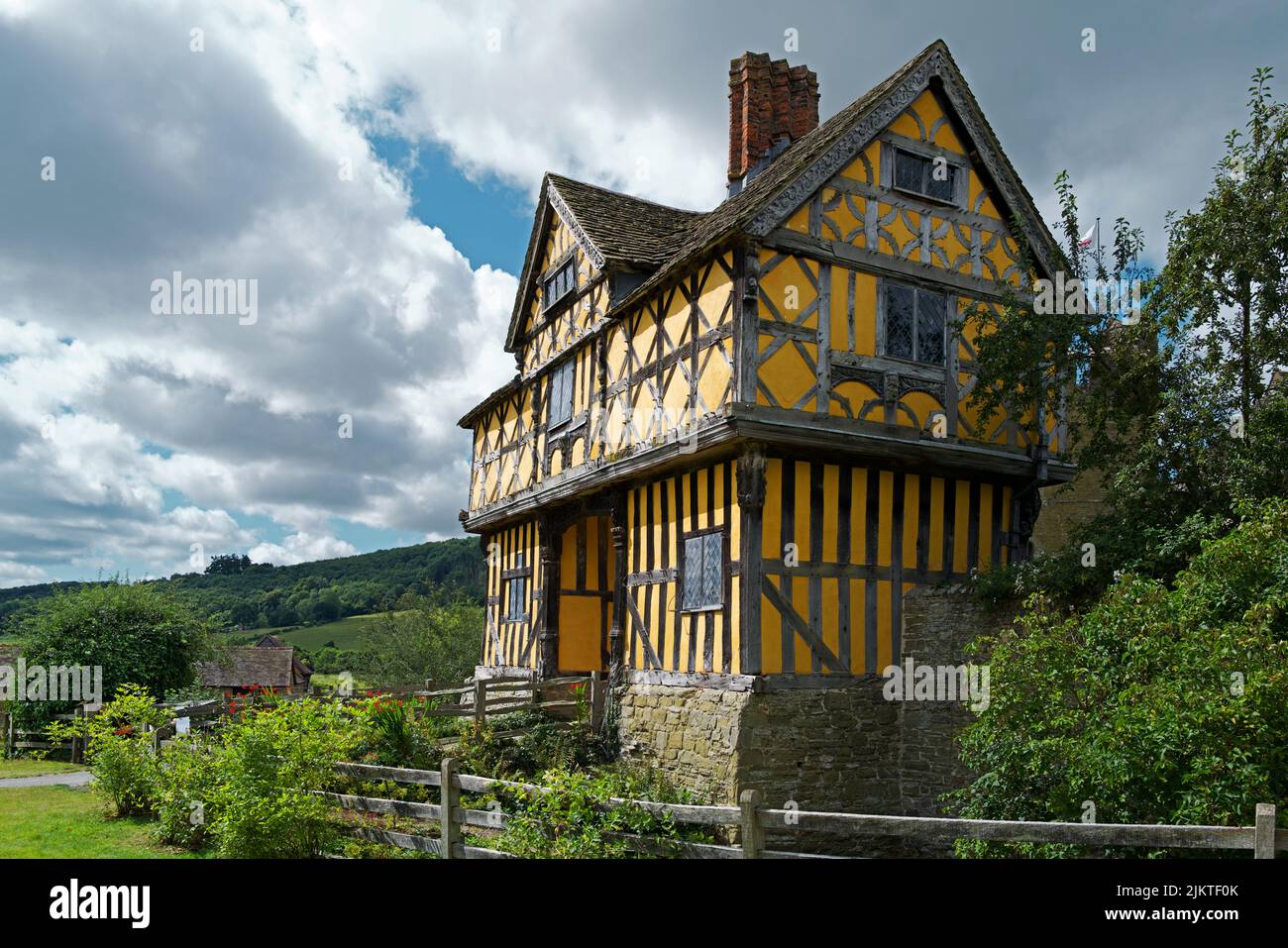 Le château de Stokesay, dans le Shropshire, est l'un des plus beaux manoir fortifié d'Angleterre. Il a été construit à la fin du 13th siècle par Laurence de Ludlow. Banque D'Images