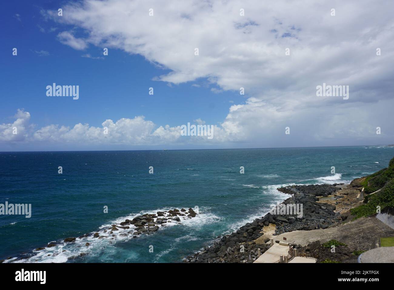 La côte de l'océan Atlantique à Porto Rico Banque D'Images