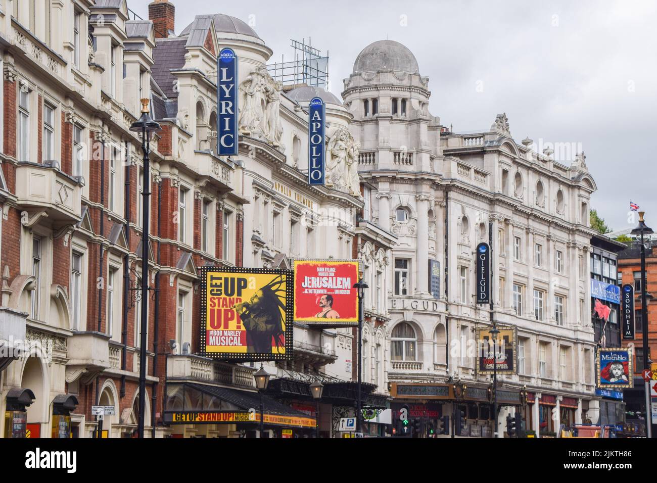 Londres, Royaume-Uni 3rd août 2022. Théâtres sur Shaftesbury Avenue dans West End, vue de jour. Banque D'Images