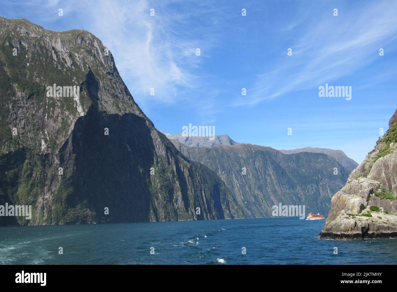 Le beau paysage avec les montagnes et la mer. Milford Sound, Nouvelle-Zélande. Banque D'Images