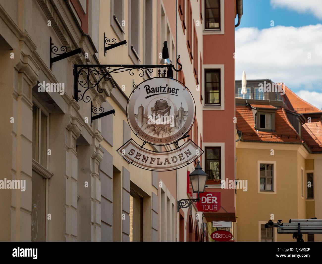 Panneau du musée Bautz'ner Senfladen et boutique à l'extérieur du bâtiment. Guide du magasin de moutarde historique de la ville de Bautzen. Banque D'Images