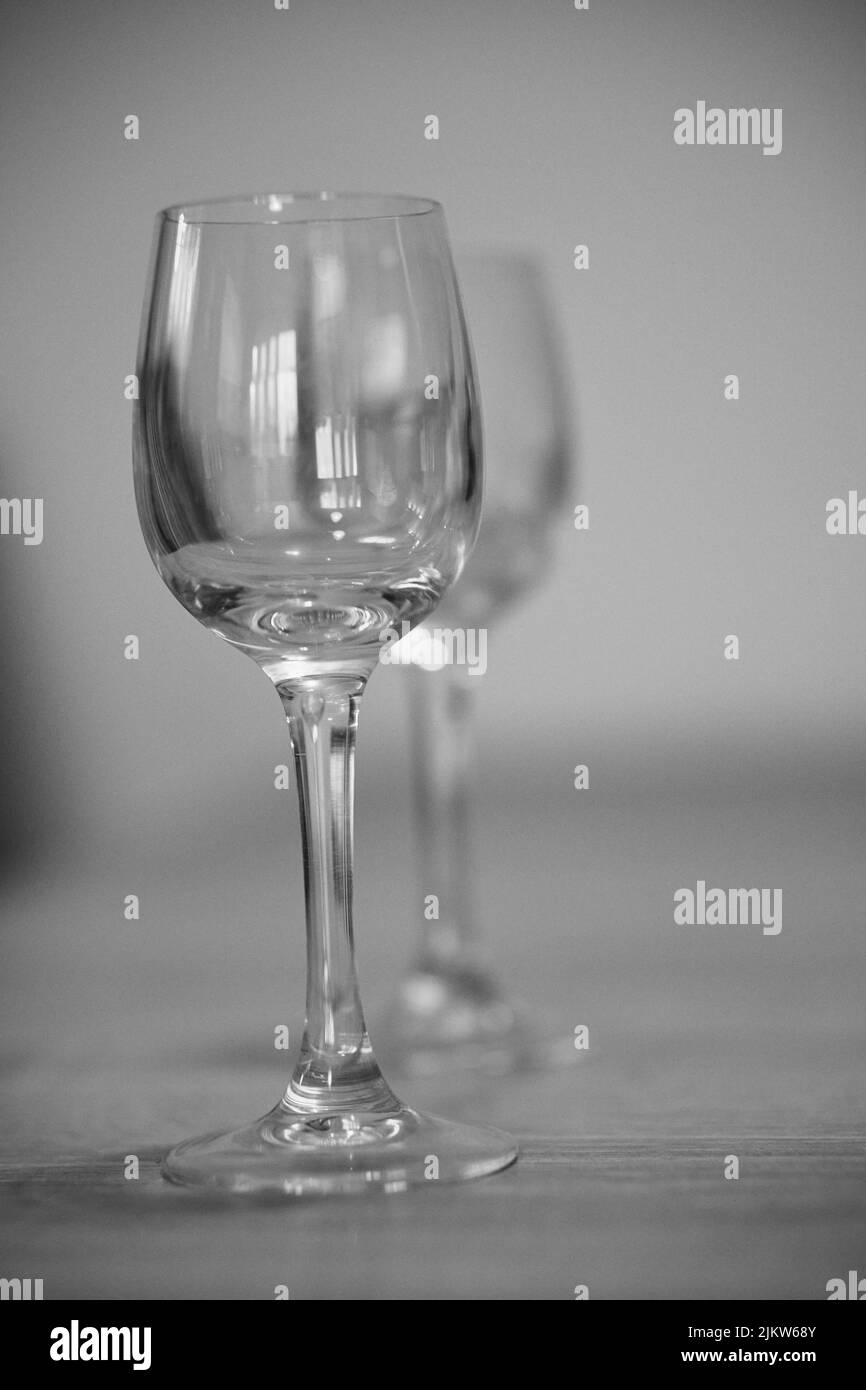 Photo en niveaux de gris d'un verre transparent Banque D'Images