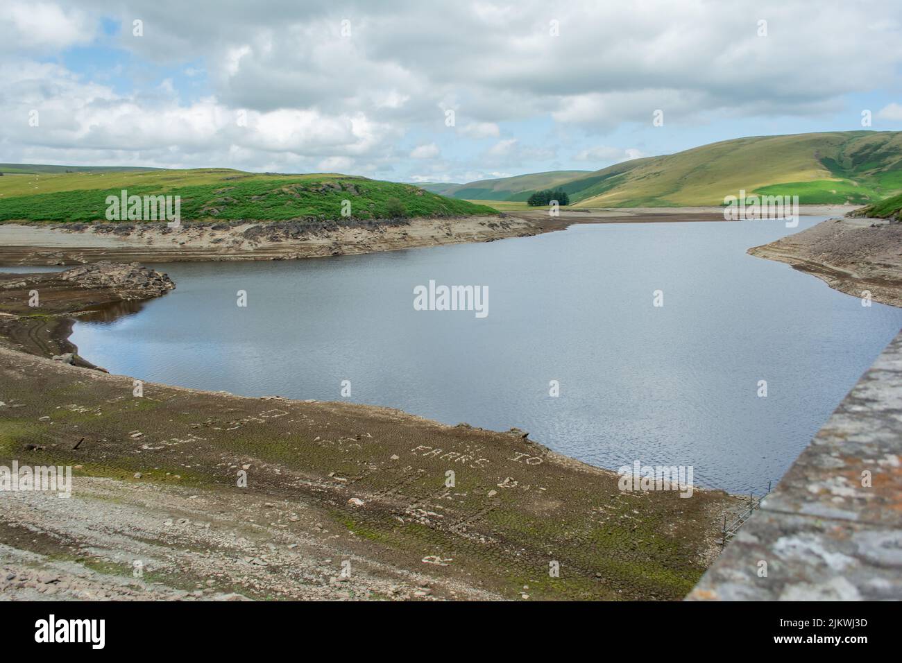 Elan Valley, 03/08/2022, ce sont les niveaux d'eau après un été sec jusqu'à présent au royaume-uni. C'est la vallée d'Elan à Mid-Wales.Credit: H18PDW Photography/Alay Live News Banque D'Images