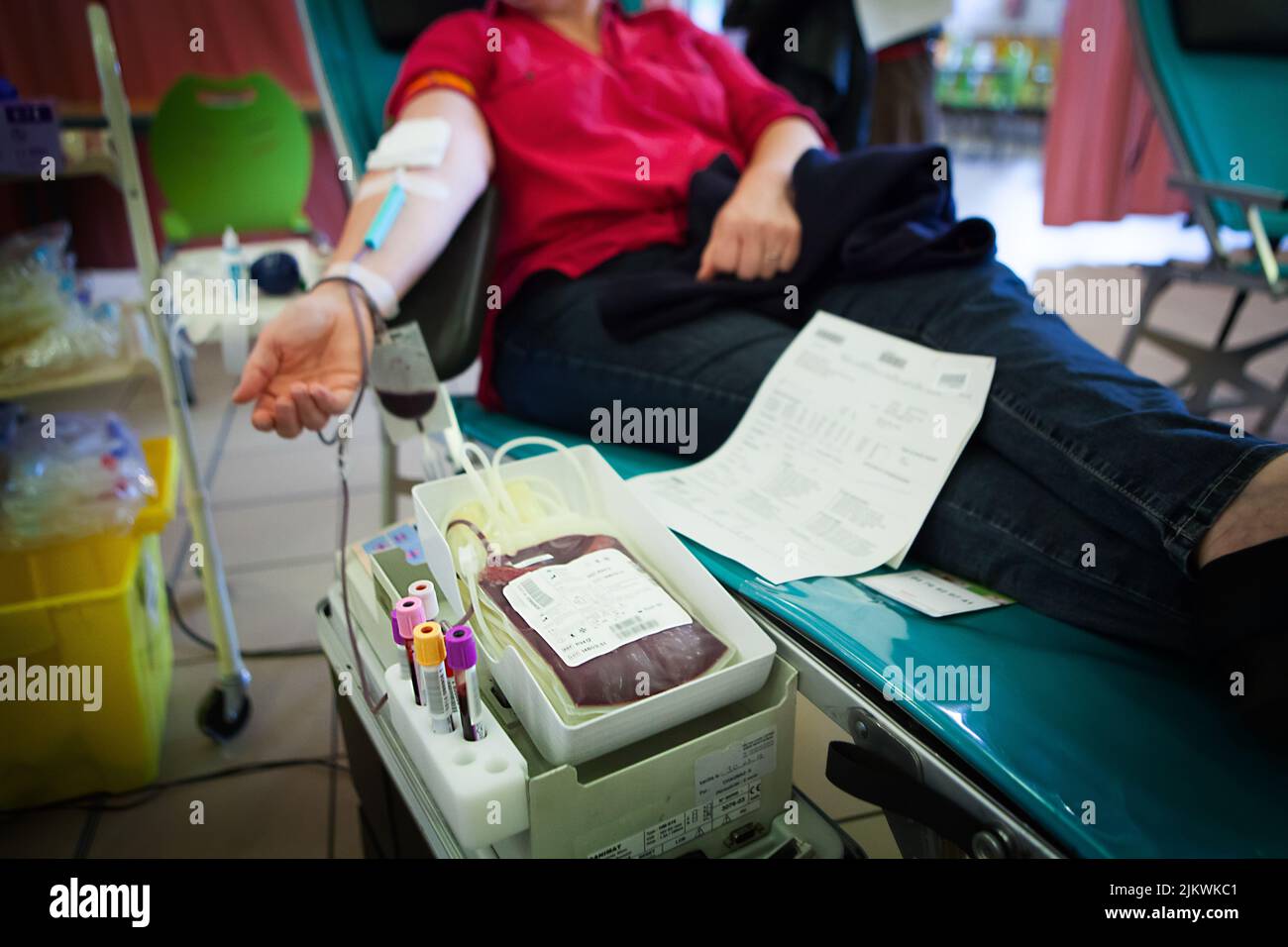 Donneur de sang dans un établissement de collecte de sang. Banque D'Images