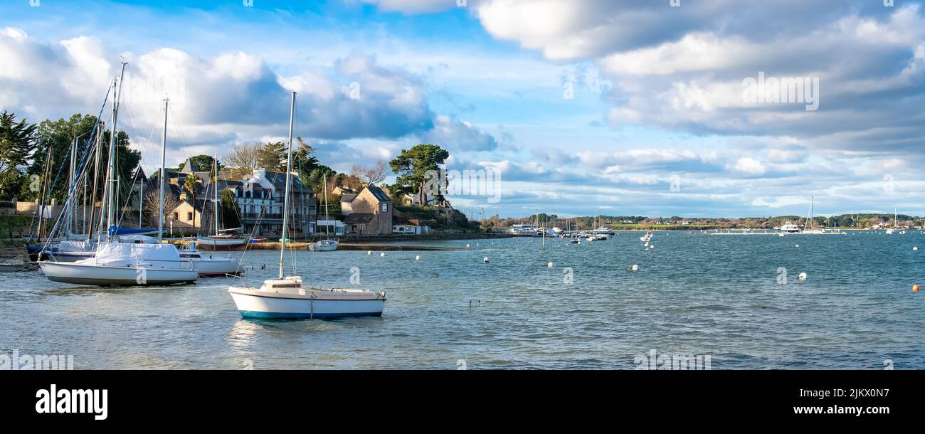 Bretagne, île aux Moines île dans le golfe du Morbihan, le port typique et de vieilles maisons dans le village Banque D'Images