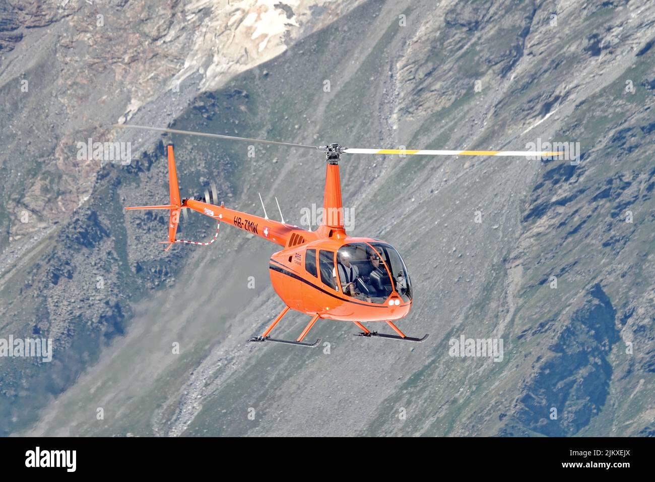 Vol en hélicoptère dans les Alpes suisses. Zermatt, Suisse - août 2022 Banque D'Images