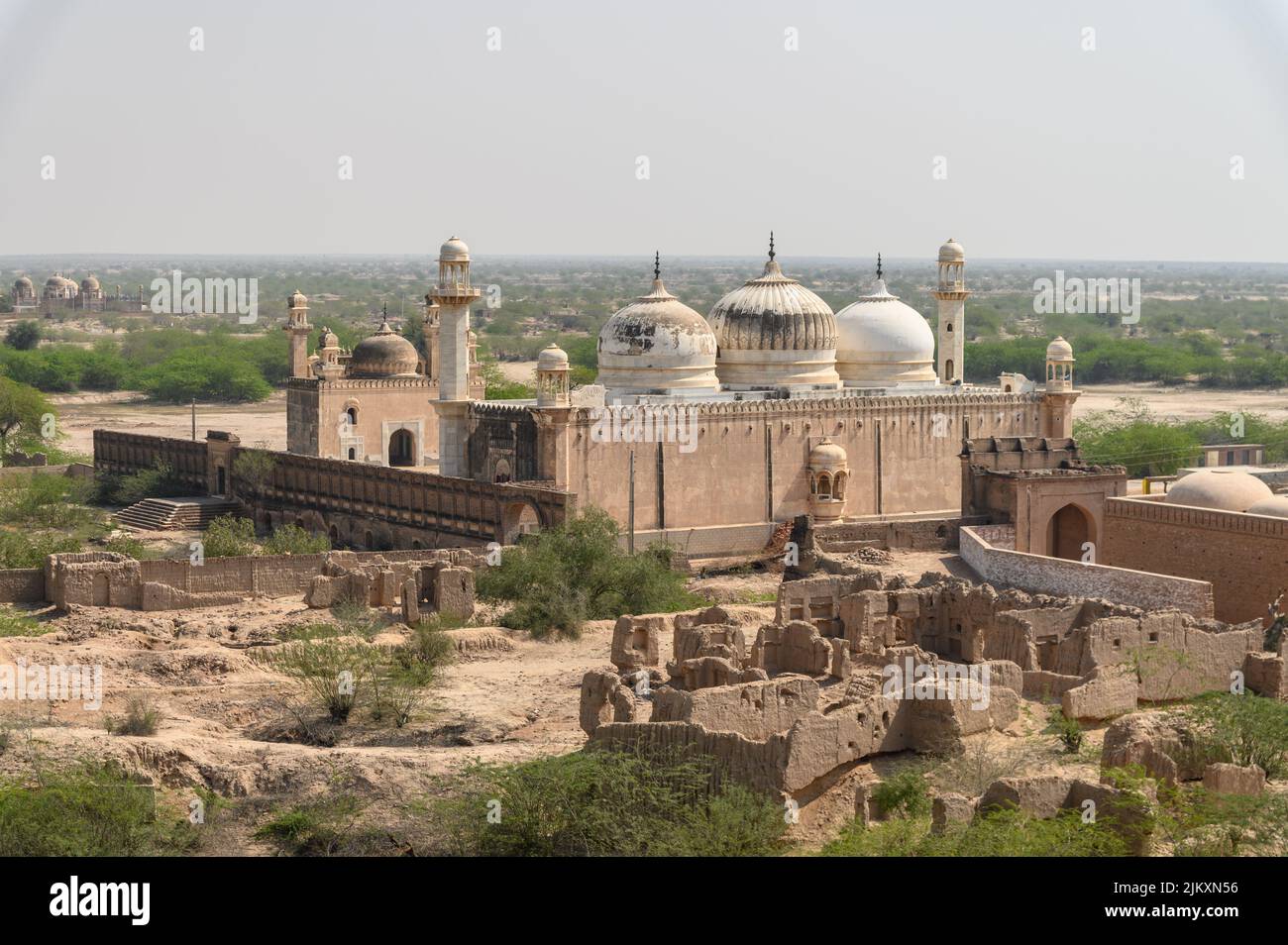 La mosquée Abbasi est une mosquée située dans la ville de Bahawalpur, fort Derawar, région du Cholistan au Punjab, province du Pakistan. Banque D'Images