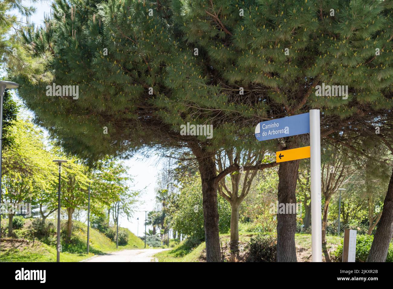 A Direction sign in Park das Nacoes garden, Lisbon Banque D'Images