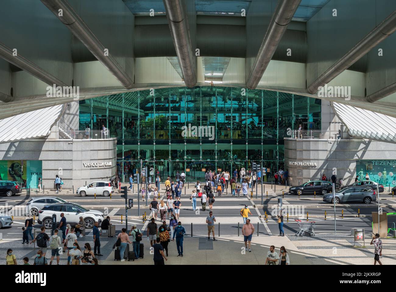 Vue depuis la Gare do Oriente vers le centre commercial Vasco da Gama dans le Parque das Nacoes Banque D'Images