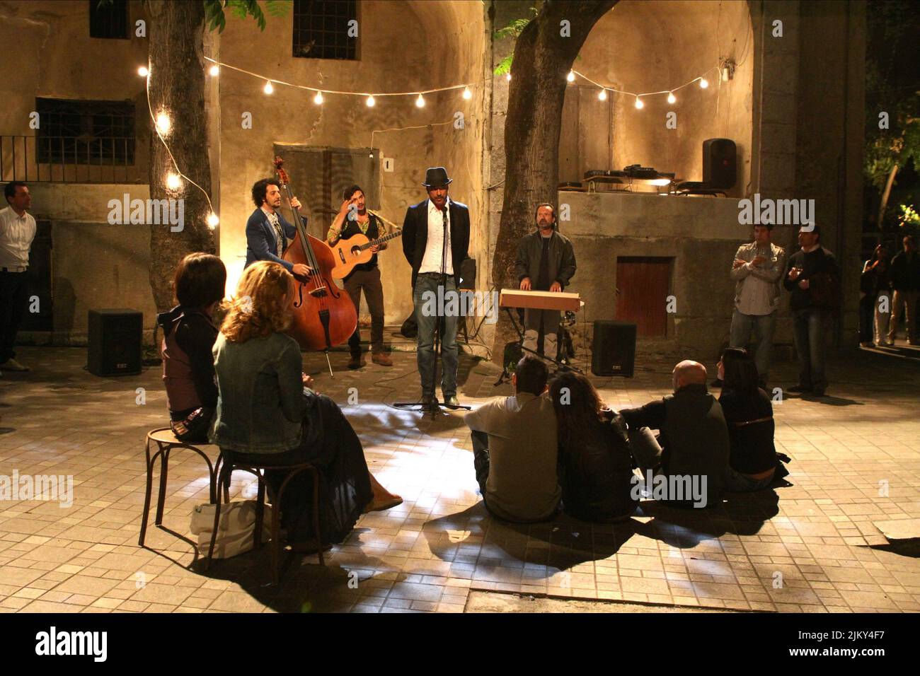 MAX GAZZÈ, PAOLO BRIGUGLIA, ALESSANDRO GASSMAN, ROCCO PAPALEO, BASILICATA COAST TO COAST, 2010 Banque D'Images MAX GAZZÈ, PAOLO BRIGUGLIA, ALESSANDRO GASSMAN, ROCCO PAPALEO, BASILICATA COAST TO COAST, 2010 Banque D'Images