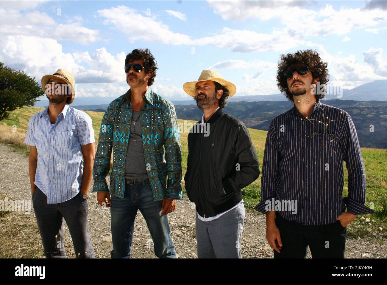 ALESSANDRO GASSMAN, ROCCO PAPALEO, Max Gazzè, BASILICATA COAST TO COAST, 2010 Banque D'Images ALESSANDRO GASSMAN, ROCCO PAPALEO, Max Gazzè, BASILICATA COAST TO COAST, 2010 Banque D'Images
