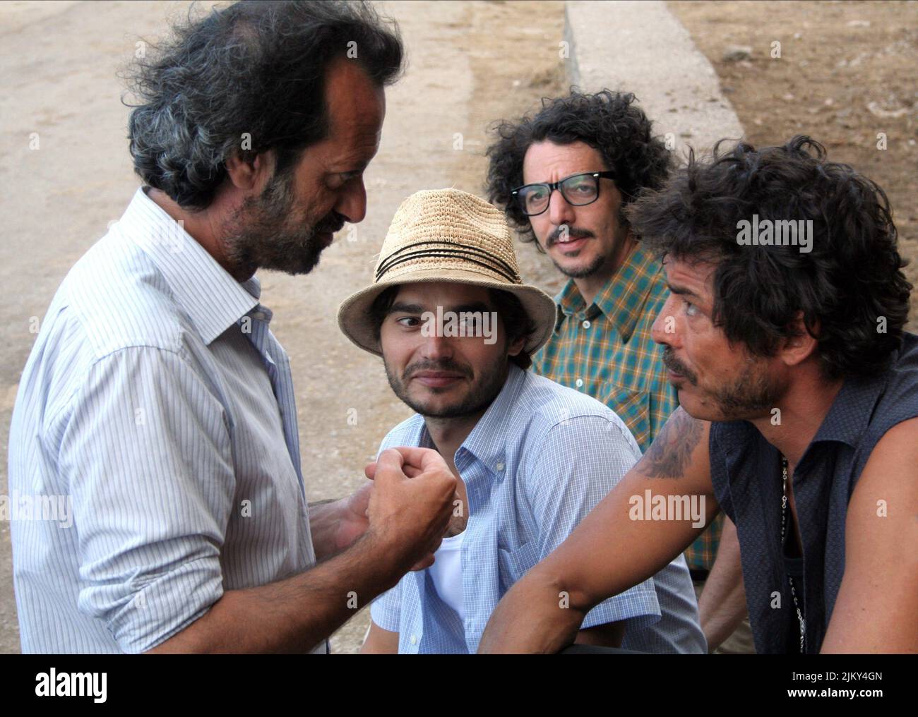 ROCCO PAPALEO, PAOLO BRIGUGLIA, Max Gazzè, ALESSANDRO GASSMAN, BASILICATA COAST TO COAST, 2010 Banque D'Images ROCCO PAPALEO, PAOLO BRIGUGLIA, Max Gazzè, ALESSANDRO GASSMAN, BASILICATA COAST TO COAST, 2010 Banque D'Images