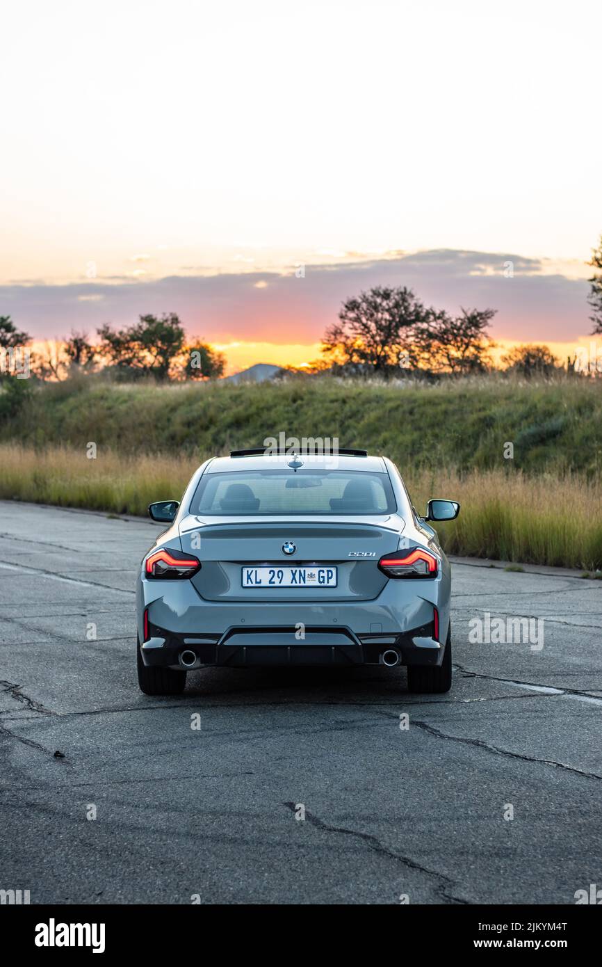 2022 BMW 220i photoshoot coucher de soleil Banque D'Images