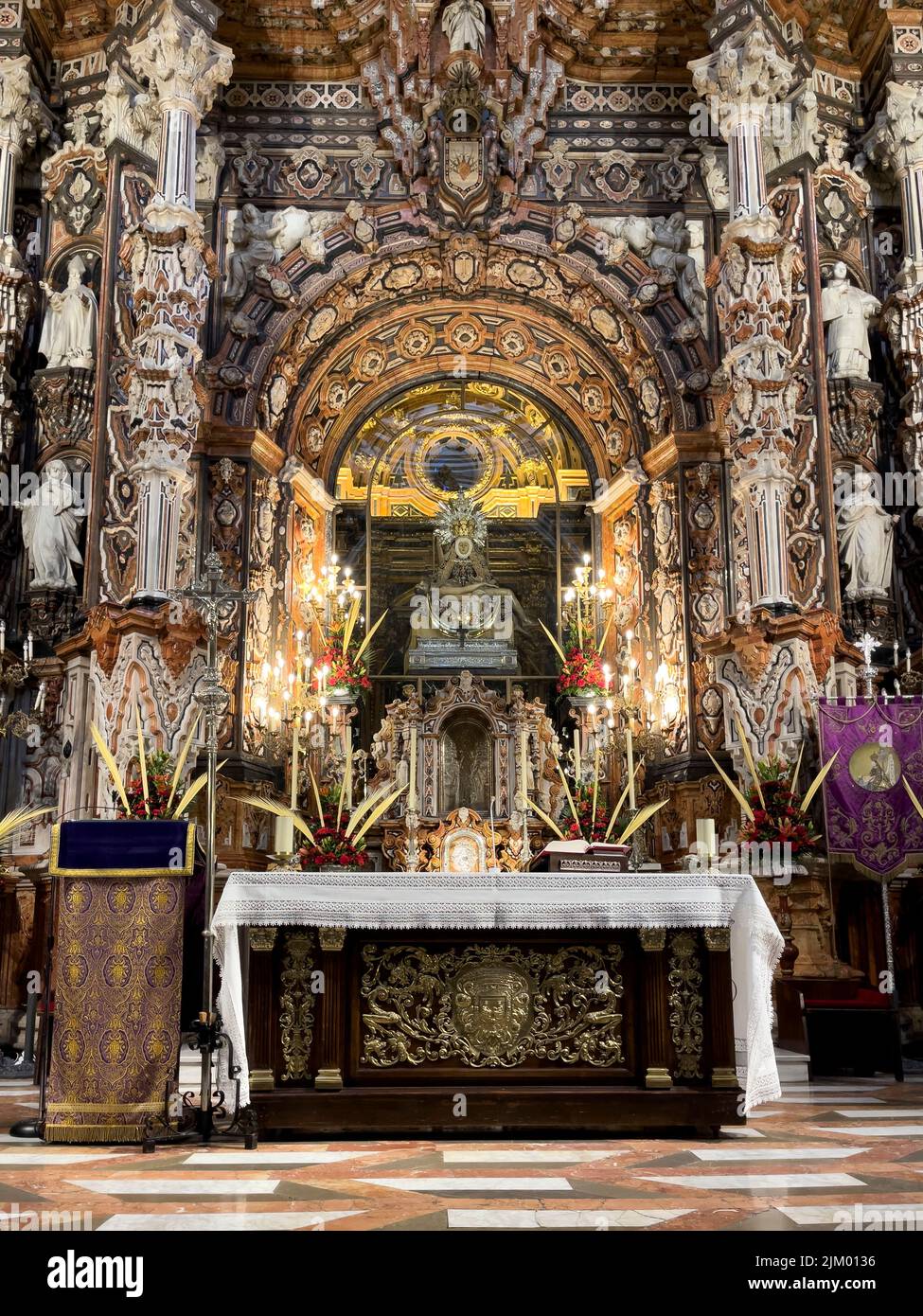 Grenade, Espagne, 04-11-2022. La basilique notre-Dame des Sorrows se trouve sur l'ermitage du début du XVIe siècle. Banque D'Images