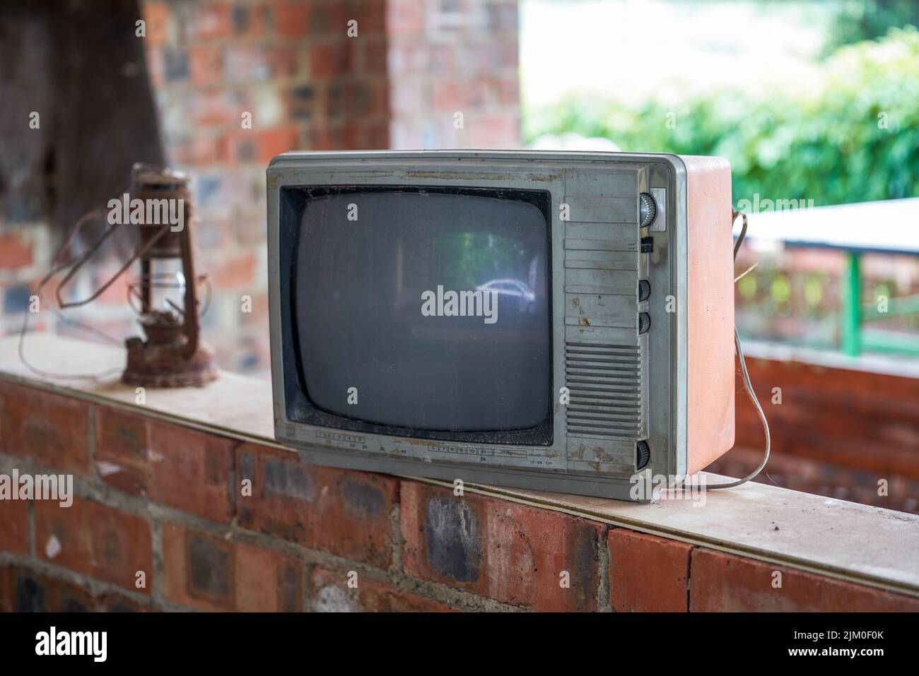 Un téléviseur CRT ancien et rétro Banque D'Images