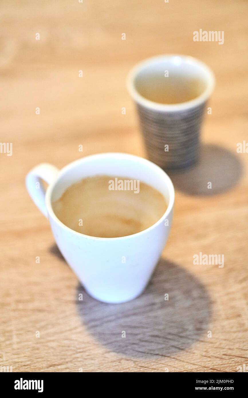 Les tasses de café pour deux - la routine du matin Banque D'Images