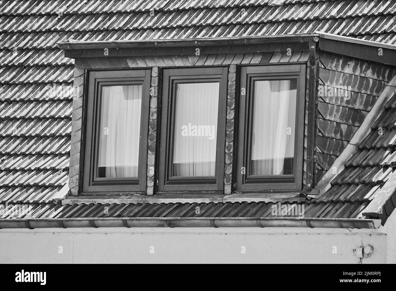 Les détails du toit de la maison de la brique en noir et blanc Banque D'Images