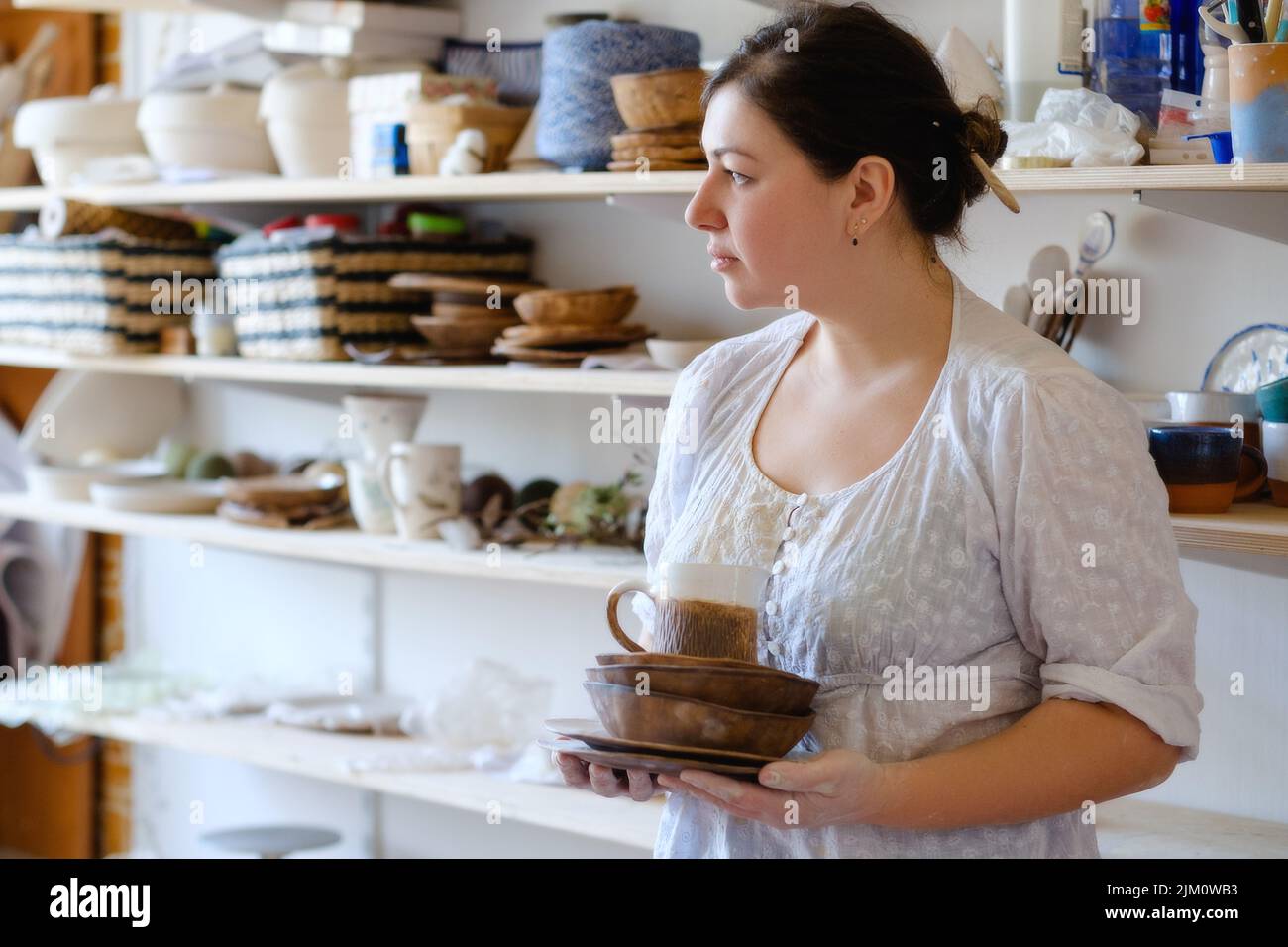 atelier de poterie pot en argile artisanal vaisselle artisanale Banque D'Images