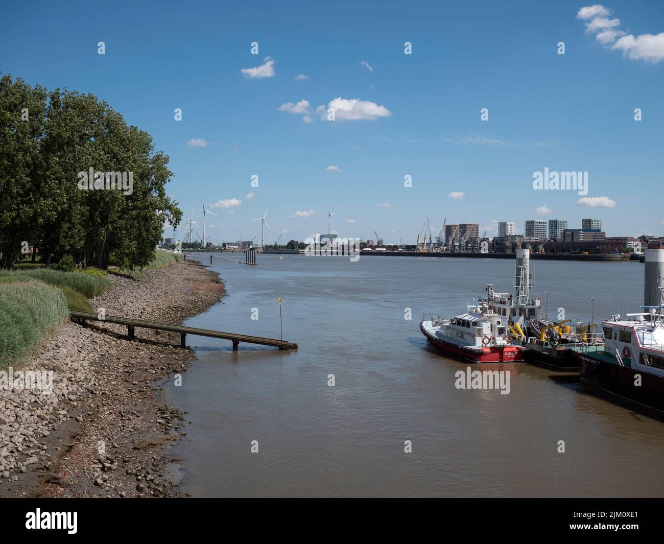 Anvers, Belgique, 02 juillet 2022, photo de paysage avec vue sur l'Escaut et la rive droite d'Anvers Banque D'Images