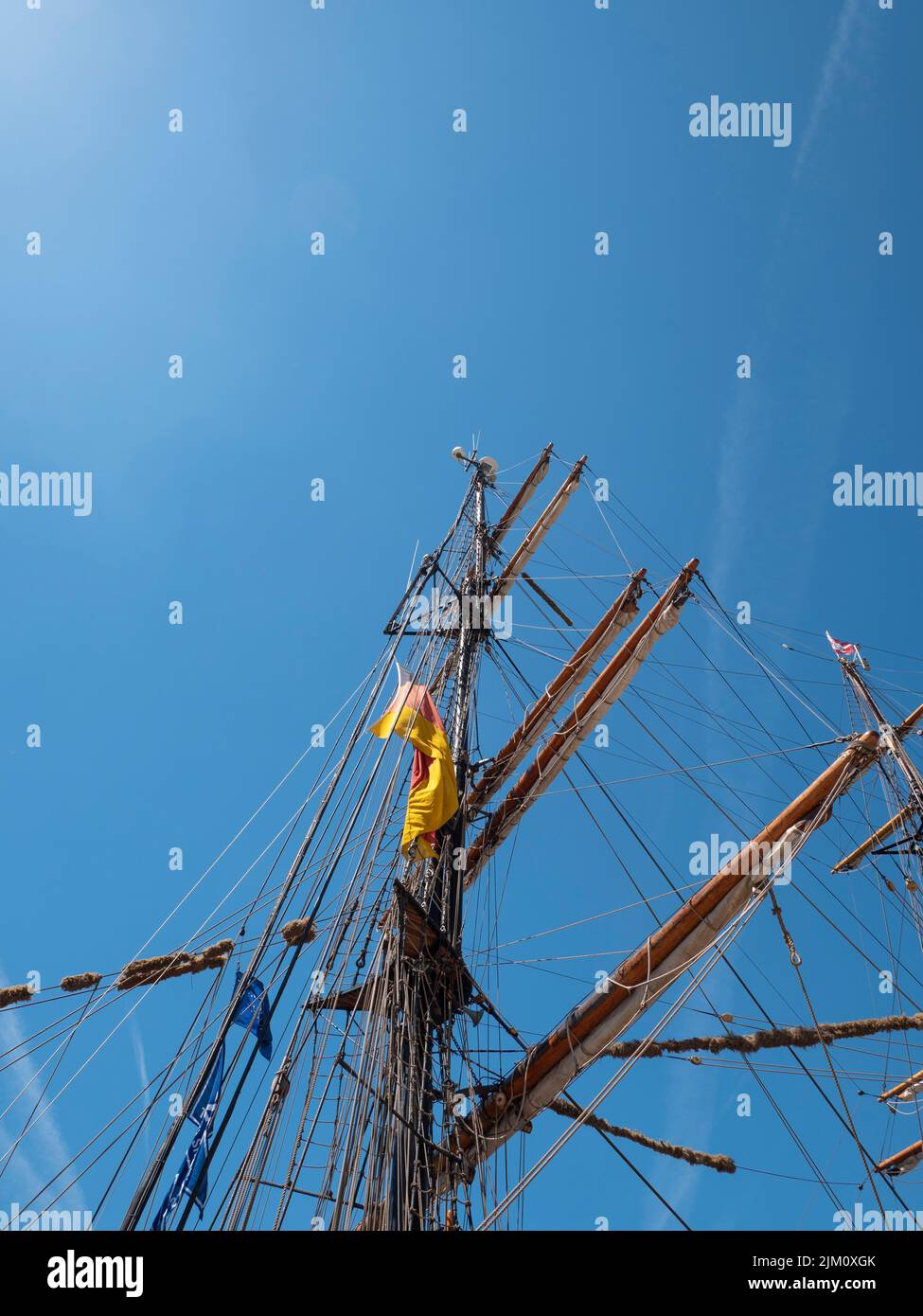 Les mâts d'un grand voilier lors des courses de Tall Ships à Anvers, Belgique Banque D'Images