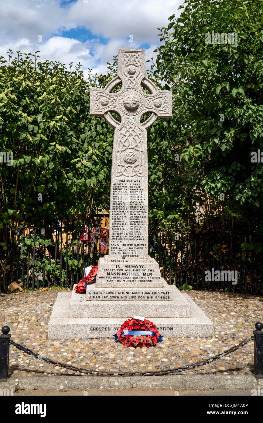 MÉMORIAL DE GUERRE DE MANNINGTREE DANS LA RUE HIGH Banque D'Images