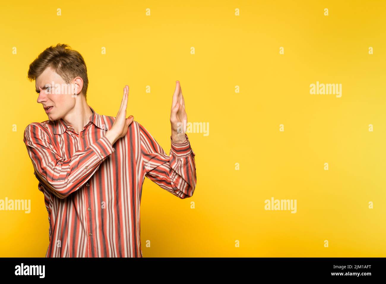 pas de rejet rejeter refus homme tourner vers le bas geste Banque D'Images