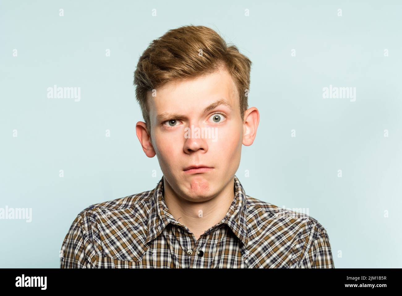 perplexe, perplexe, stupéfait, homme émerveillé Banque D'Images