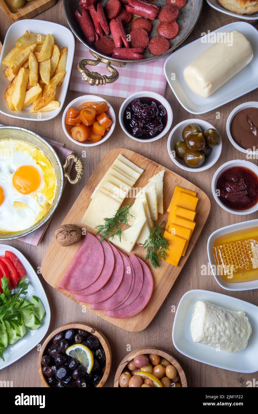 Délicieux petit déjeuner turc traditionnel, photo du concept de la nourriture. Banque D'Images