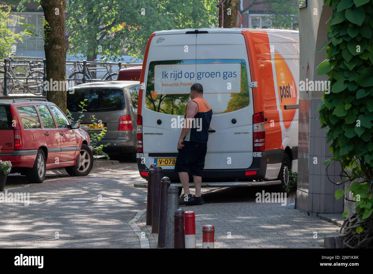 Postier au travail à Amsterdam, pays-Bas 23-6-2022 Banque D'Images