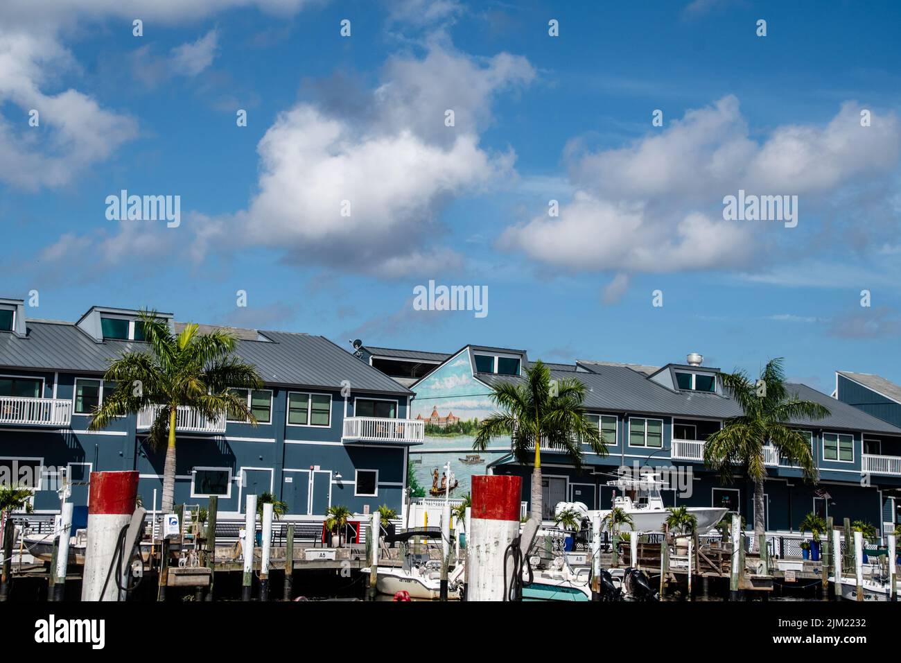 Fisherman's Wharf-Punta Gorda Florida-Charlotte County. Sur la rivière de la paix, qui fait partie du sentier harborwalk, relie cinq parcs. Quai a des restaurants en bord de mer Banque D'Images