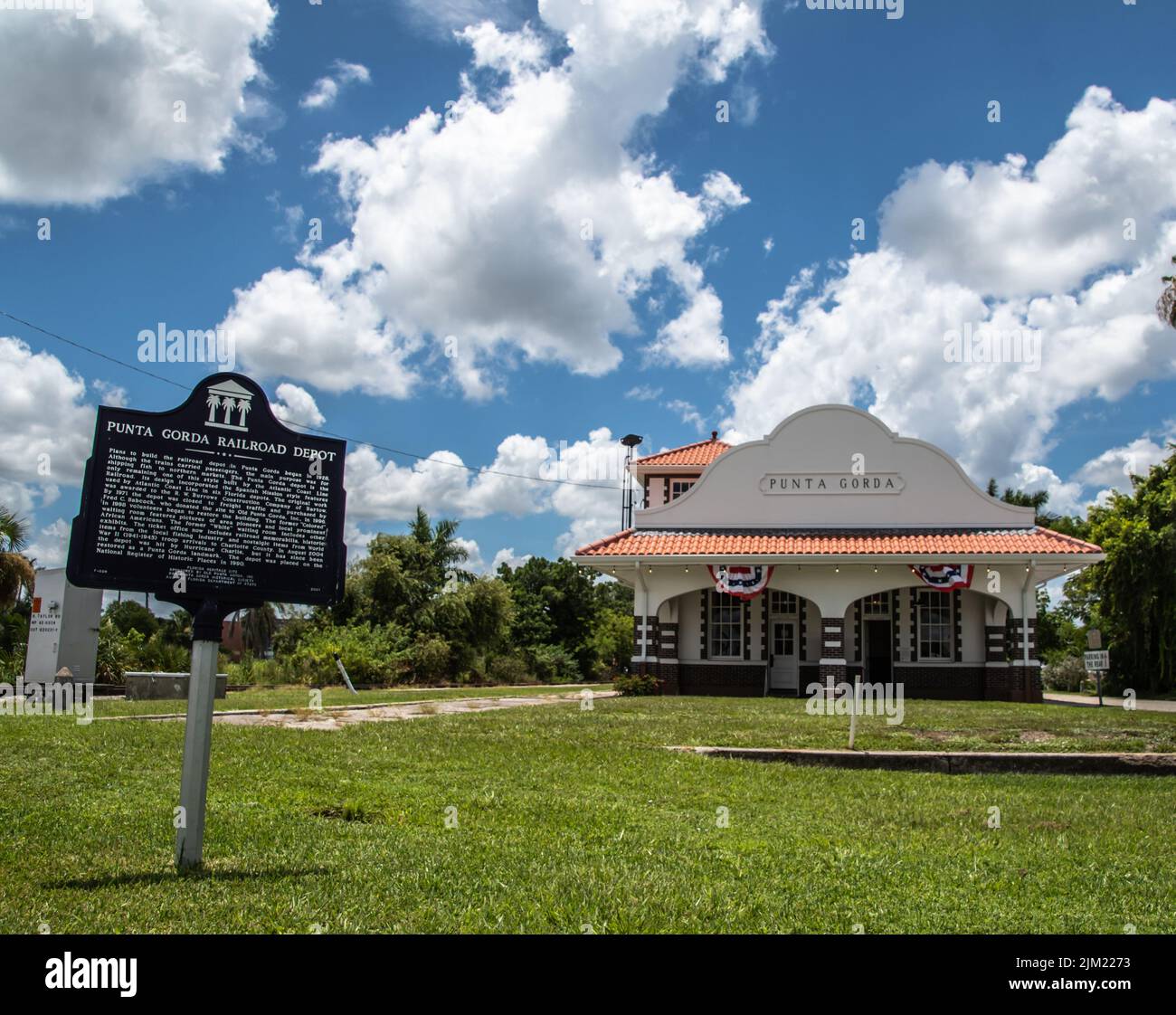 Punta Gorda, Floride: Gare ferroviaire historique, bâtiment d'histoire noire important avec histoire de ségrégation de musée et Jim Crow dans le Sud Banque D'Images Punta Gorda, Floride: Gare ferroviaire historique, bâtiment d'histoire noire important avec histoire de ségrégation de musée et Jim Crow dans le Sud Banque D'Images