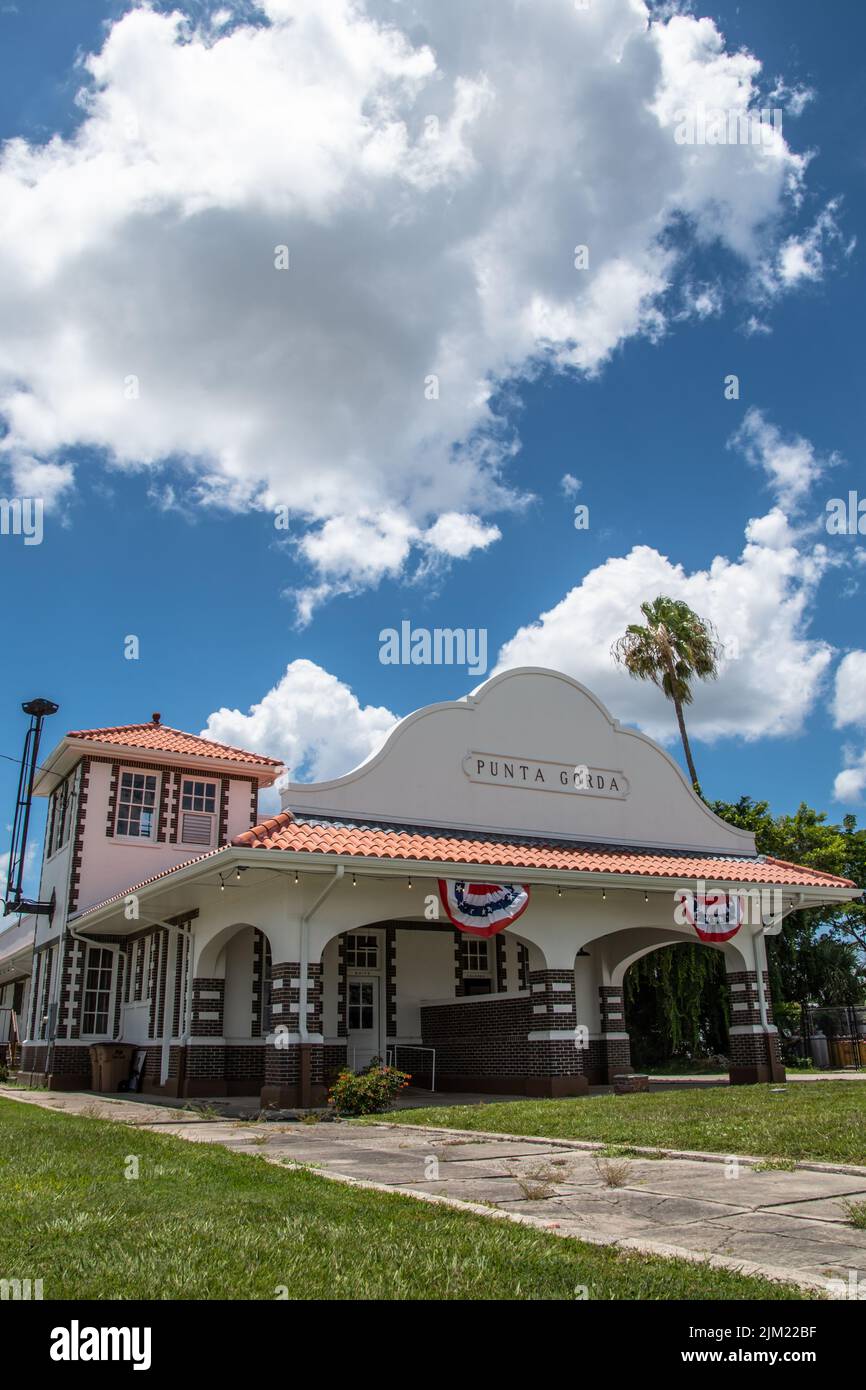 Punta Gorda, Floride: Gare ferroviaire historique, bâtiment d'histoire noire important avec histoire de ségrégation de musée et Jim Crow dans le Sud Banque D'Images Punta Gorda, Floride: Gare ferroviaire historique, bâtiment d'histoire noire important avec histoire de ségrégation de musée et Jim Crow dans le Sud Banque D'Images