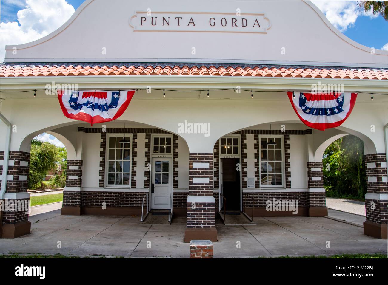 Punta Gorda, Floride: Gare ferroviaire historique, bâtiment d'histoire noire important avec histoire de ségrégation de musée et Jim Crow dans le Sud Banque D'Images Punta Gorda, Floride: Gare ferroviaire historique, bâtiment d'histoire noire important avec histoire de ségrégation de musée et Jim Crow dans le Sud Banque D'Images