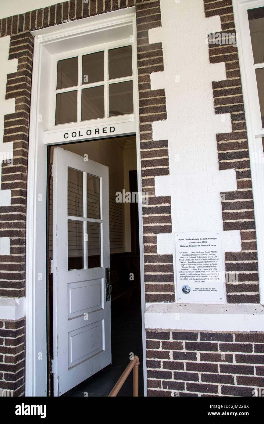 Punta Gorda, Floride: Gare ferroviaire historique, bâtiment d'histoire noire important avec histoire de ségrégation de musée et Jim Crow dans le Sud Banque D'Images Punta Gorda, Floride: Gare ferroviaire historique, bâtiment d'histoire noire important avec histoire de ségrégation de musée et Jim Crow dans le Sud Banque D'Images
