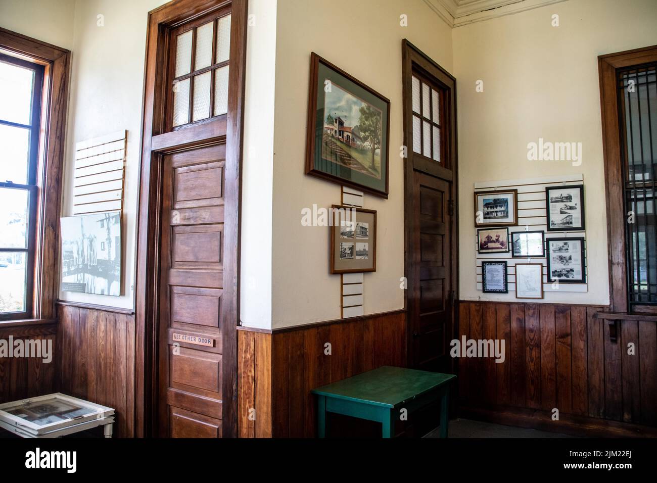 Punta Gorda, Floride: Gare ferroviaire historique, bâtiment d'histoire noire important avec histoire de ségrégation de musée et Jim Crow dans le Sud Banque D'Images Punta Gorda, Floride: Gare ferroviaire historique, bâtiment d'histoire noire important avec histoire de ségrégation de musée et Jim Crow dans le Sud Banque D'Images