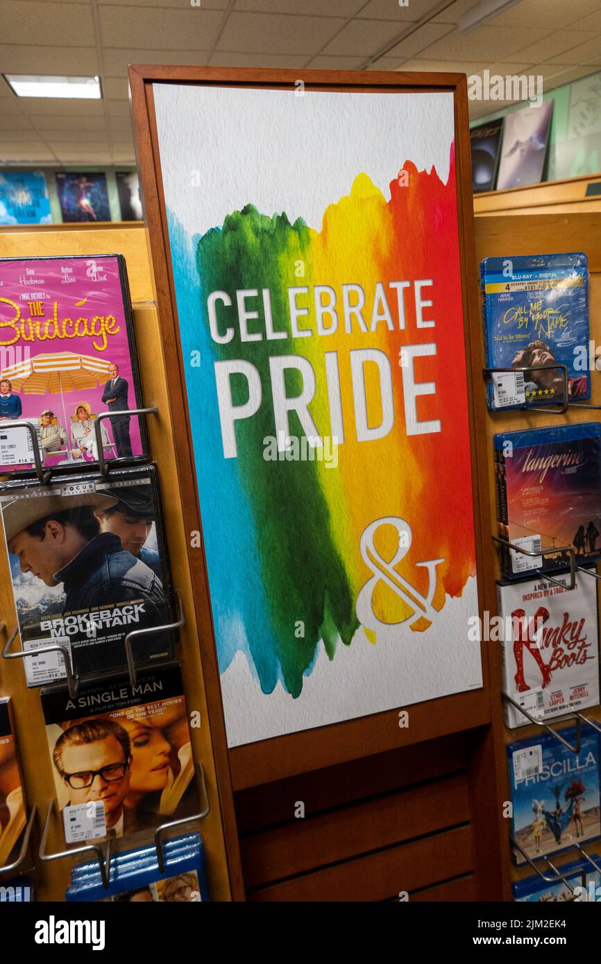 Barnes & Noble Booksellers DVD Display, New York, États-Unis 2022 Banque D'Images