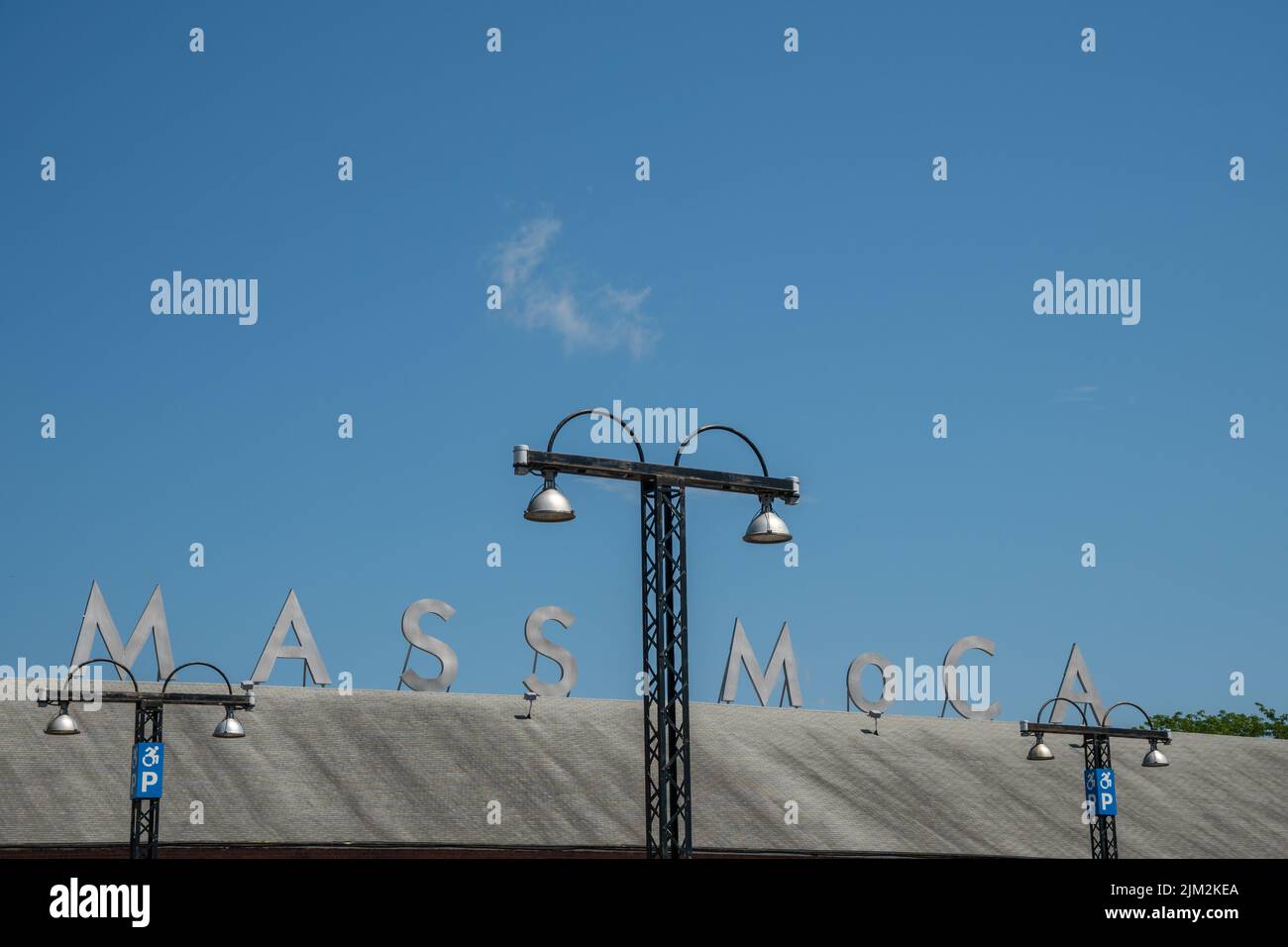 North Adams, Massachusetts, US-20 juillet 2022: Musée d'art contemporain du Massachusetts connu familièrement sous le nom de Mass MOCA est un musée célèbre situé dans un c Banque D'Images