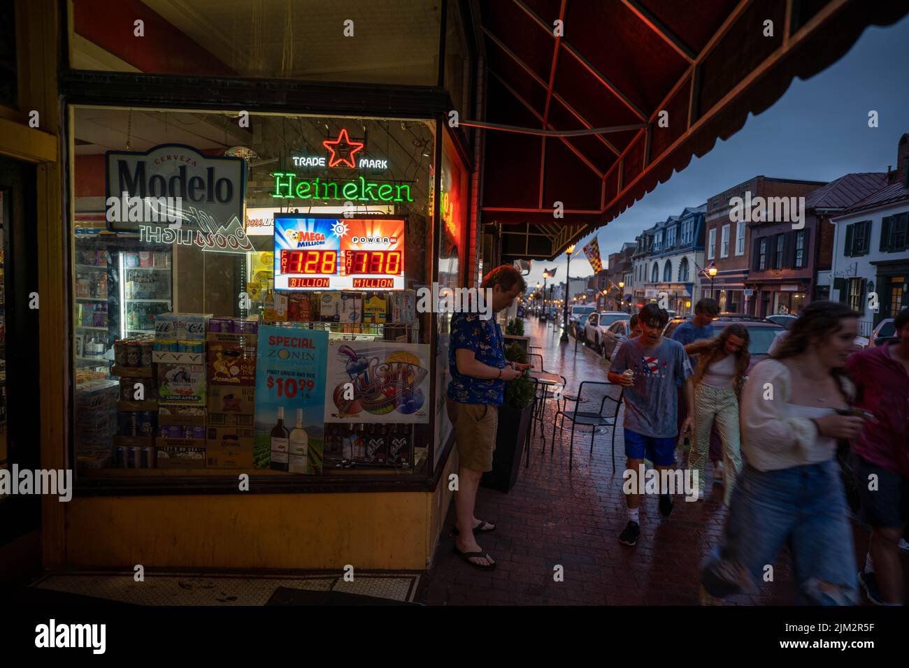 Afficher dans la fenêtre de magasin de 1,28 milliards de prix American Lotloterie Mega millions Banque D'Images