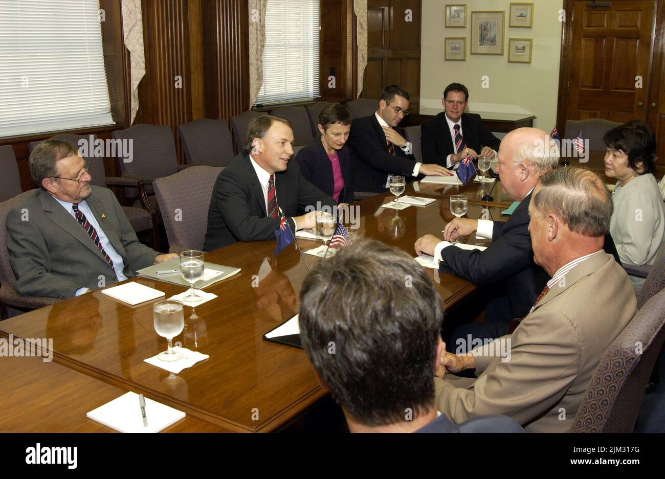 Bureau du Secrétaire adjoint - SECRÉTAIRE ADJOINT SAMUEL BODMAN AVEC PHIL GOFF, MINISTRE DES AFFAIRES ÉTRANGÈRES DE LA NOUVELLE-ZÉLANDE Banque D'Images