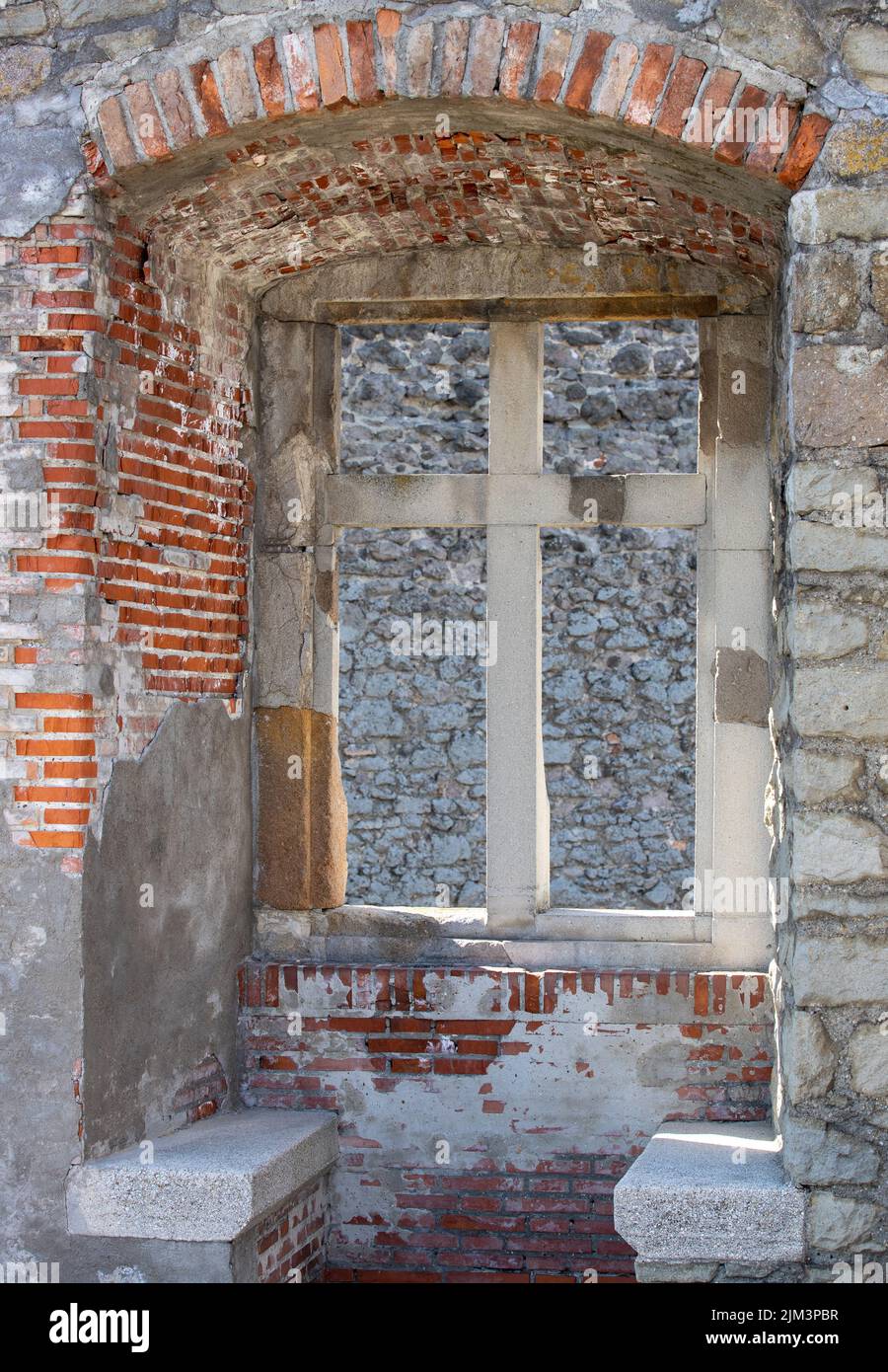 Le château fut construit par le roi Bela IV au 13th siècle, après l'invasion des Tartars, à partir de la dot de sa femme Banque D'Images