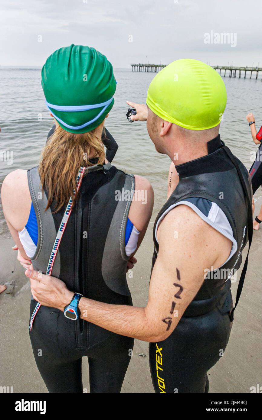 Hampton Virginia,Tidewater Area,Buckroe Beach,Tri American Triathlon compétition annuelle, nageurs femme homme couple participants Banque D'Images