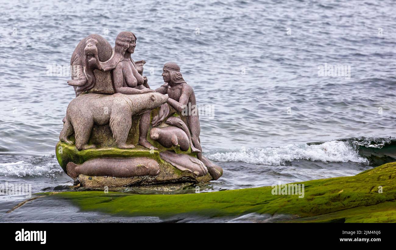 Sculpture de la mère de la mer sur la plage du Vieux Port colonial, Nuuk, Groenland, le 20 juillet 2022 Banque D'Images