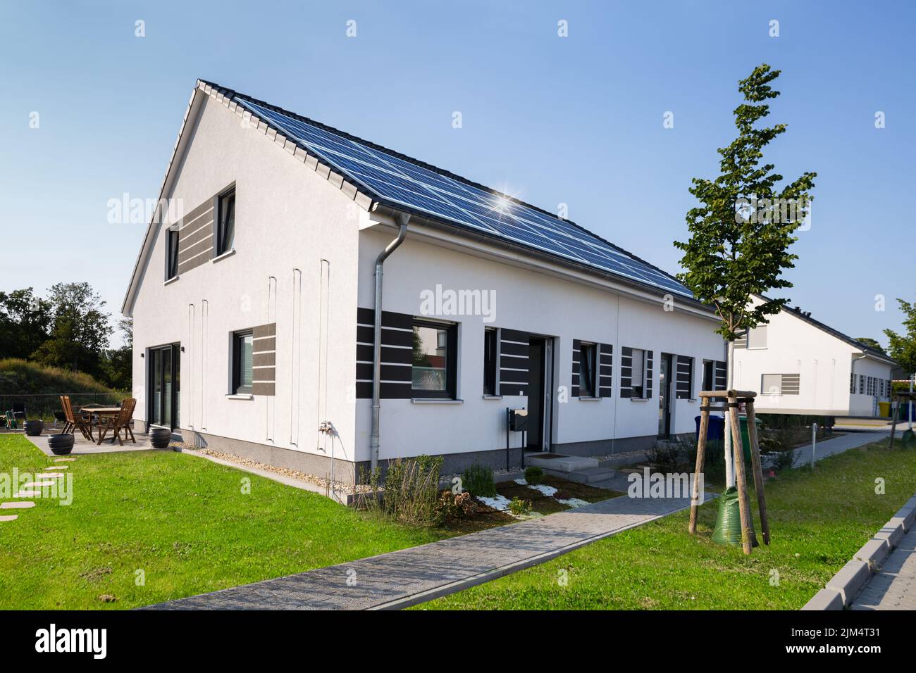 Extérieur moderne de la maison classique. Domaine privé de rêve Photo Stock  - Alamy