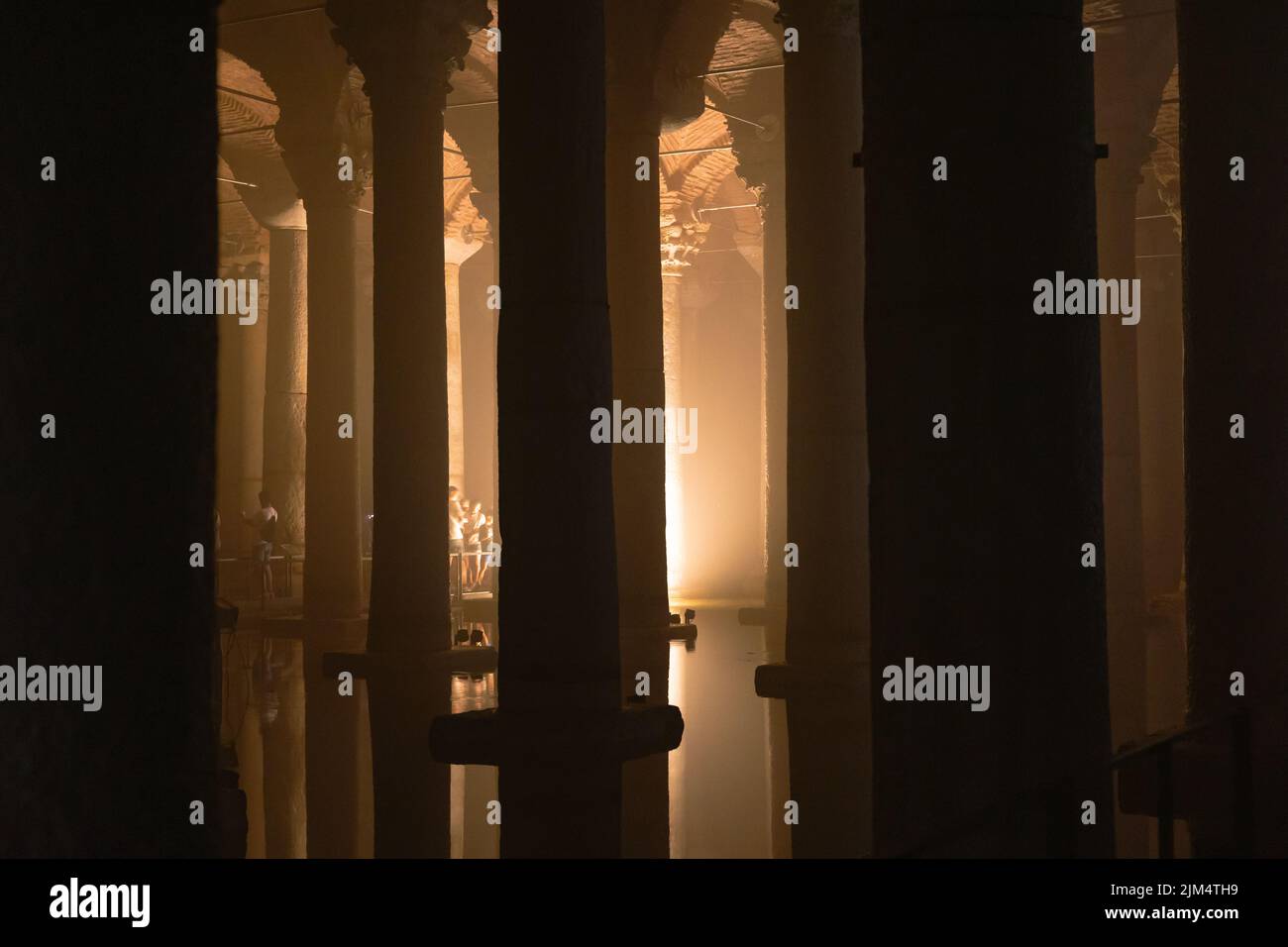 Citerne Basilique avec vue sur moody. Yerebatan Sarnici en turc. Voyage à Istanbul photo de fond. Istanbul Turquie - 8.3.2022 Banque D'Images