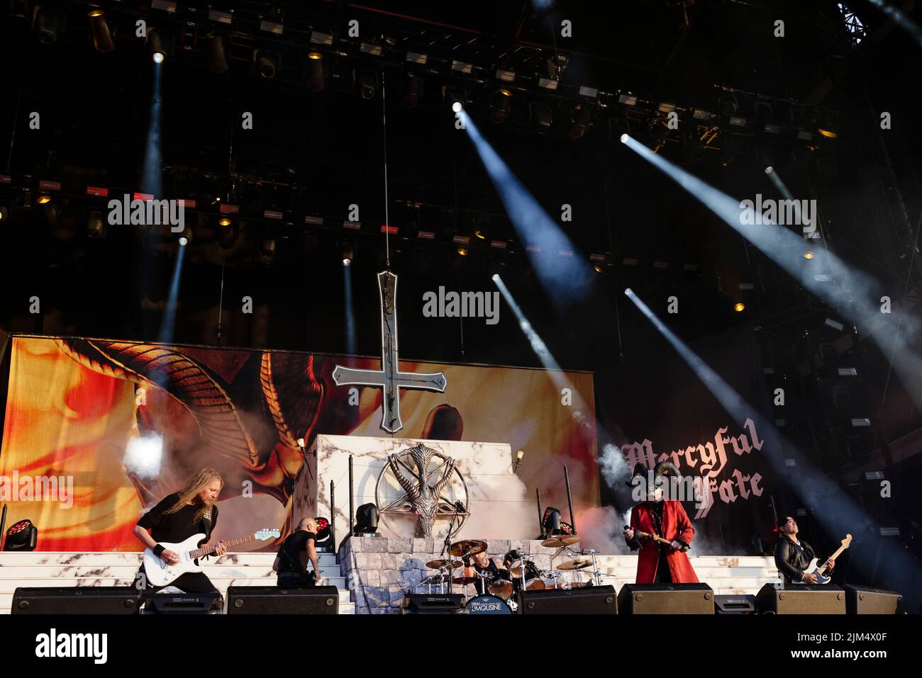 Wacken, Allemagne. 04th août 2022. Le groupe danois « Mercyful Fate » joue avec la chanteuse Kim Bendix Petersen (2nd de droite), le guitariste Mike Wead (l) et le bassiste Joey Vera (2nd de gauche) lors d'une représentation à WOA - Wacken Open Air. Le WOA est considéré comme le plus grand festival de métaux lourds du monde. Credit: Frank Molter/dpa/Alay Live News Banque D'Images