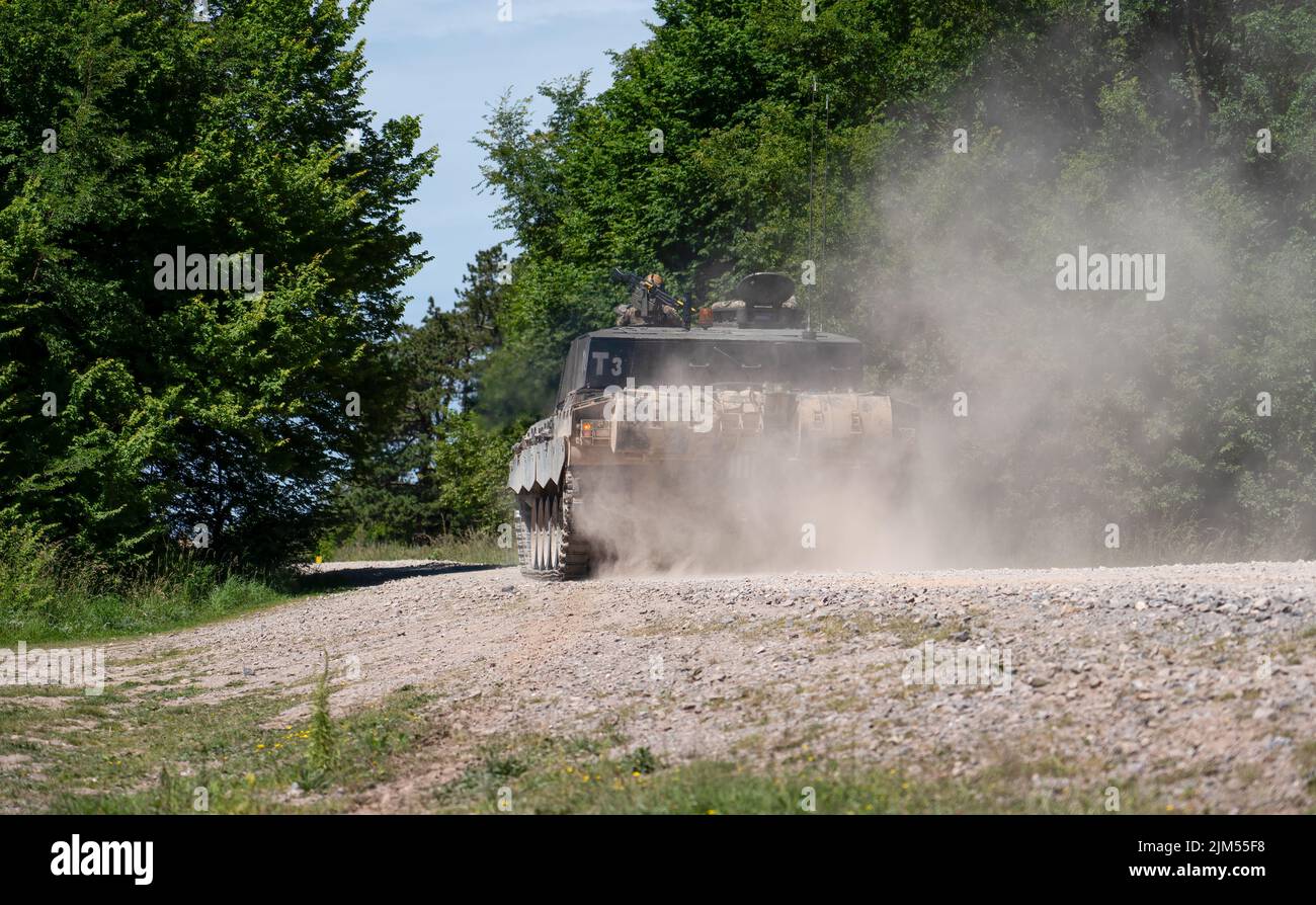 Gros plan détaillé d'un char de combat principal Challenger 2 (II) FV4034 de l'armée britannique en action lors d'un exercice militaire Banque D'Images