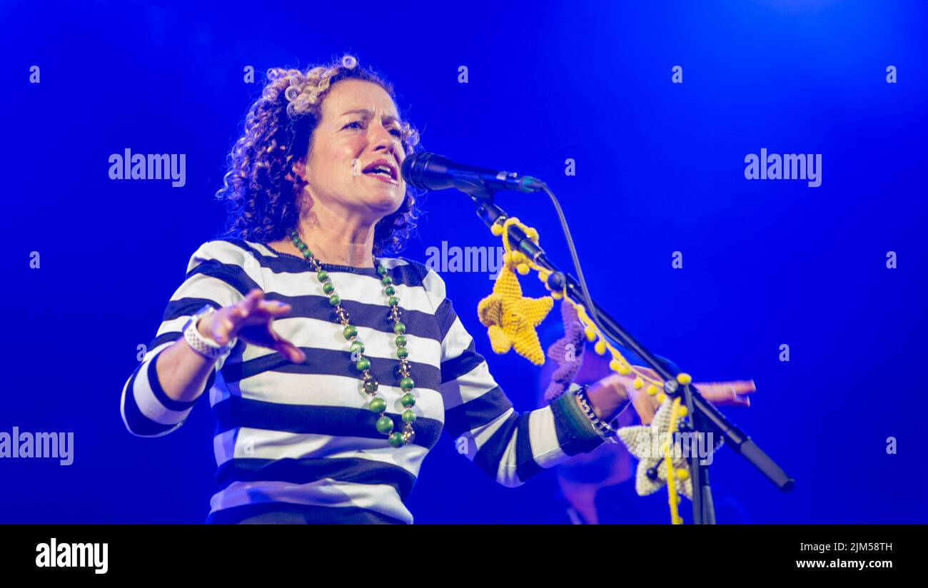 Sidmouth, le 4th août 2022 Kate Rusby fait la une des manchettes du projet de loi au Sidmouth Folk Festival, alors qu'elle célèbre 30 ans dans son rôle non officiel comme la Reine de la musique populaire britannique. Tony Charnock/Alay Live News Banque D'Images