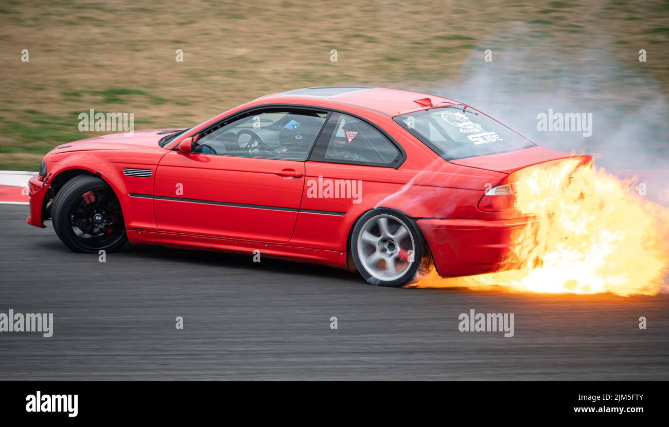 E46 dérive sur le circuit de course Banque D'Images