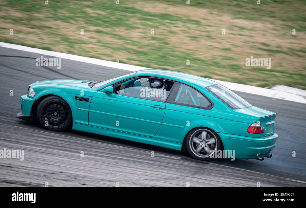 E46 dérive sur le circuit de course Banque D'Images